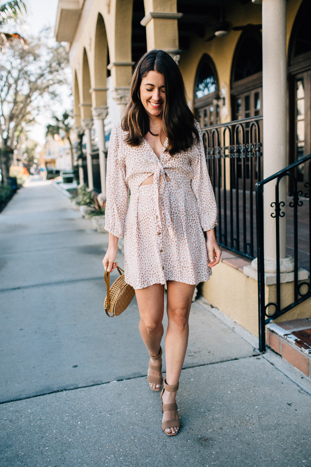 vacation date night outfit in naples florida wearing faithfull the brand trinidad floral print dress serpui marie wicker handbag