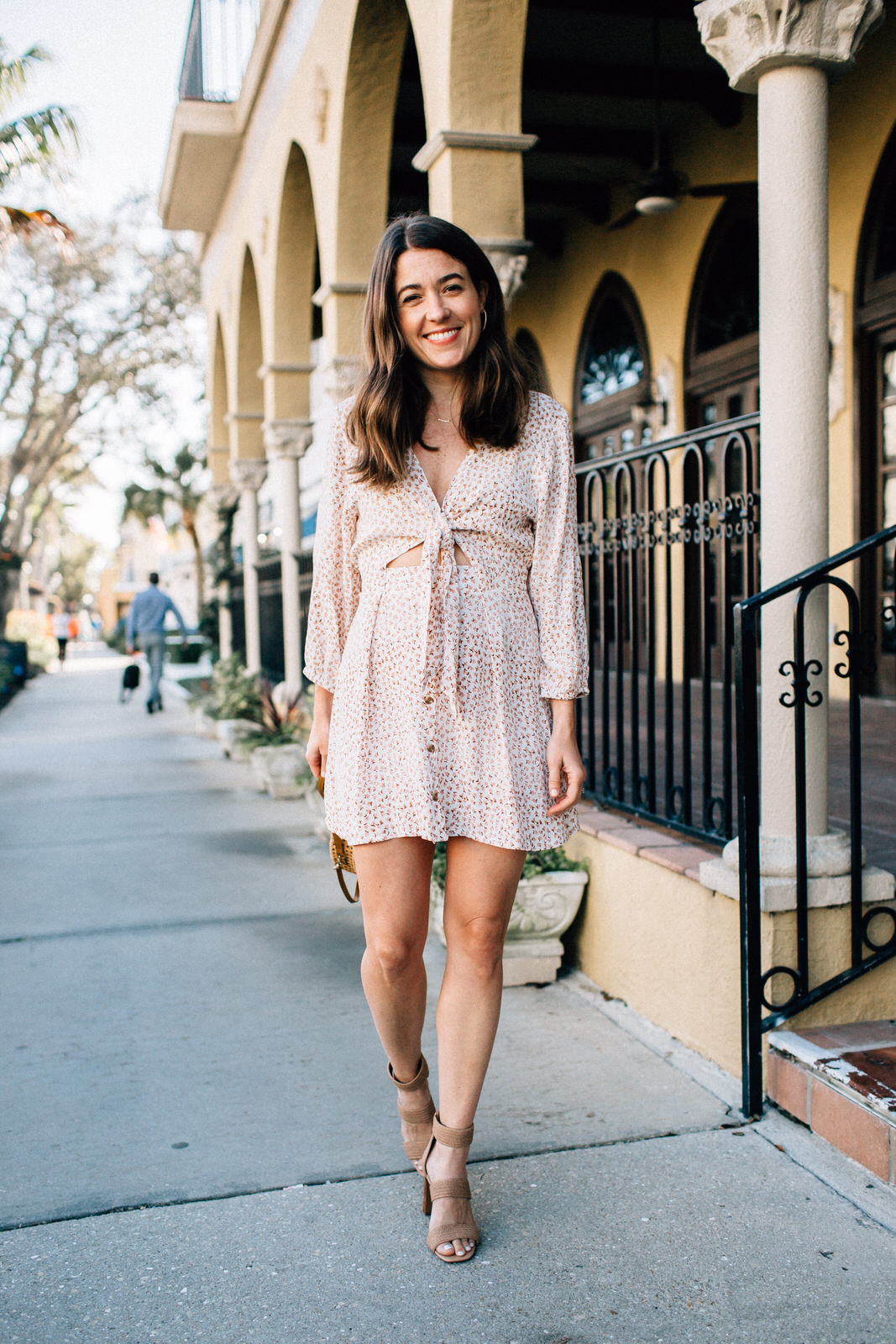 vacation date night outfit in naples florida wearing faithfull the brand trinidad floral print dress serpui marie wicker handbag