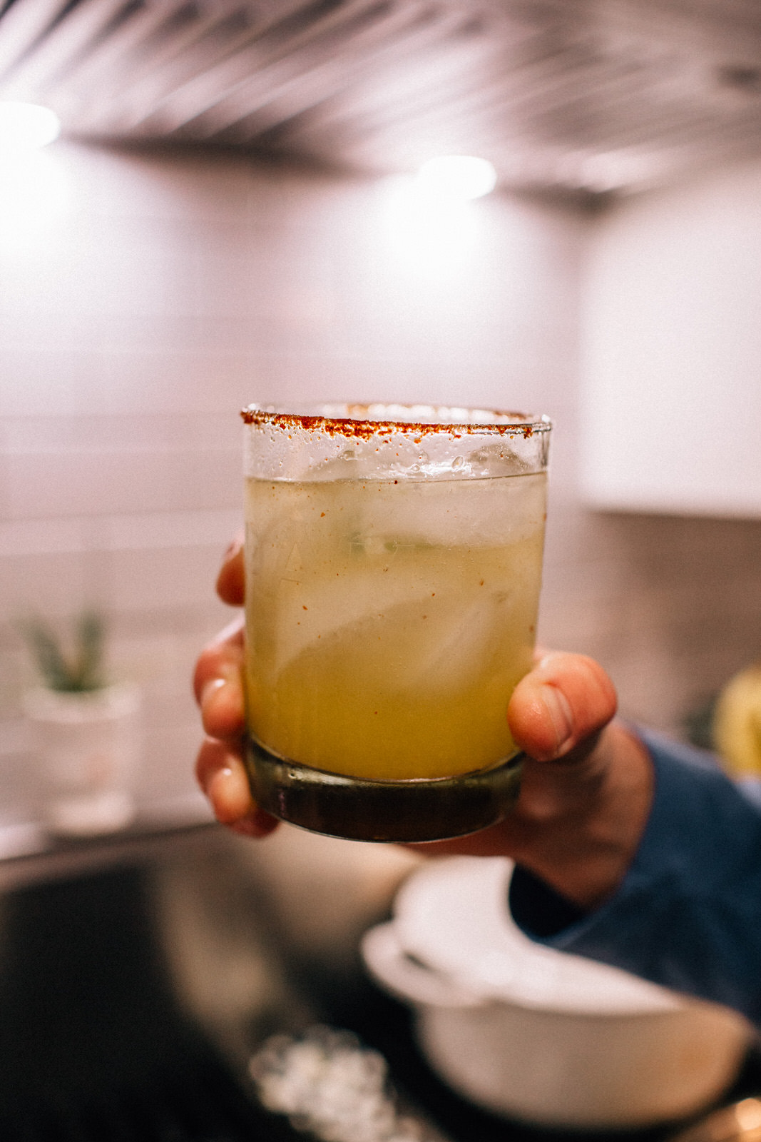 easy skinny margarita recipe that doesnt use margarita mix salt on rim of glass