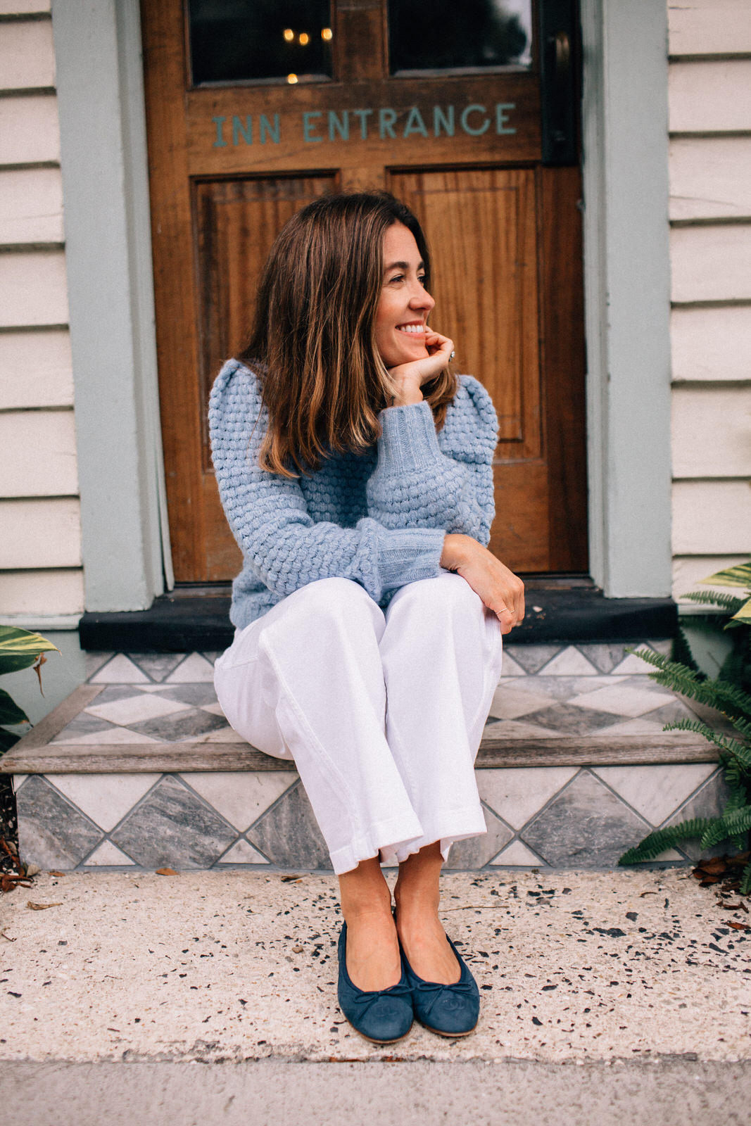 Vineyard Vines popcorn sweater and white jeans